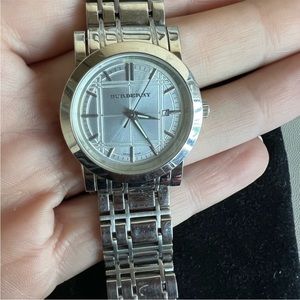 $600 Burberry silver Tartan calendar women watch beautiful high-end Work…